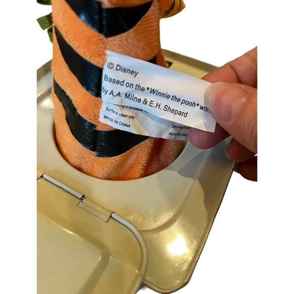 Rare 2010 Gemmy Disney Winnie the Pooh Tigger Jack in the Box Christmas - Picture 3 of 14